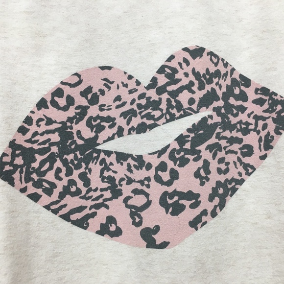 WILDFOX Leopard Lips Kiss Oversized Top - Picture 5 of 7
